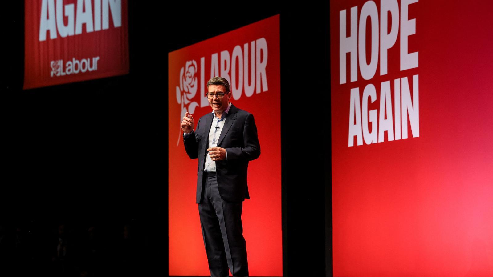 El primer ministro británico, Andy Burnham, durante su intervención en el congreso laborista, este martes, en Liverpool.