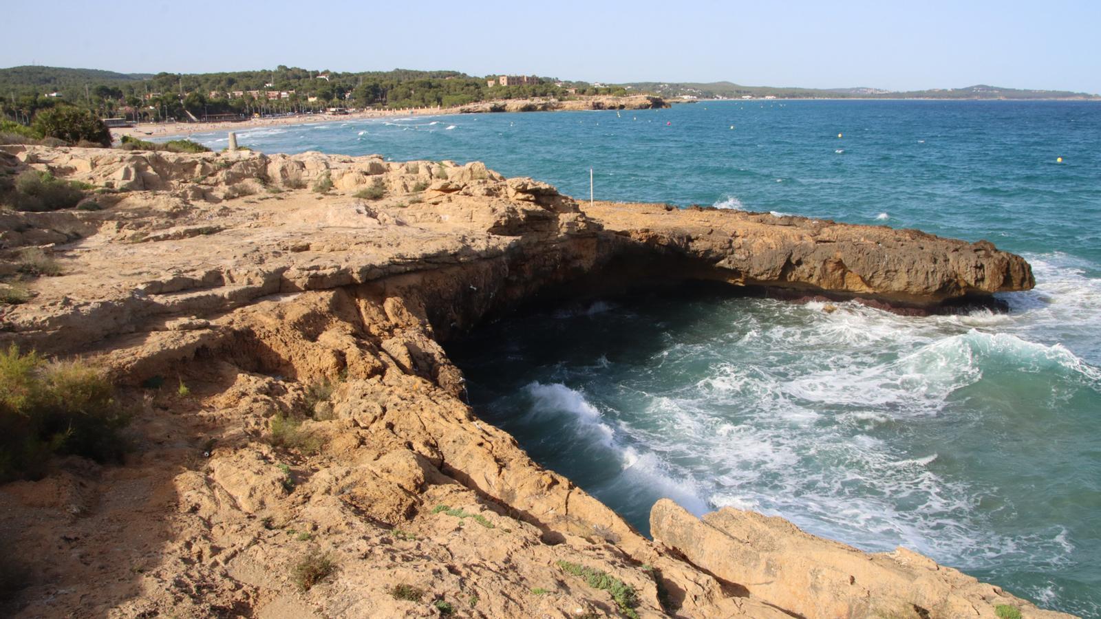 The rocky area from which minors jumped into the sea between Arrabassada beach and Miracle beach in Tarragona