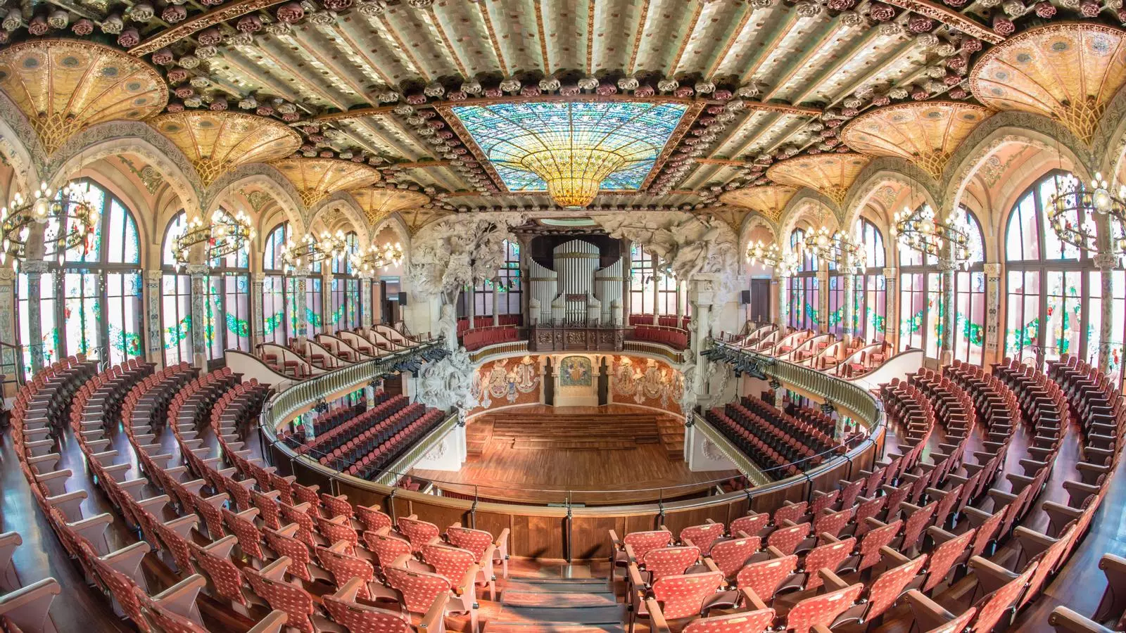 Interior del Palau de la Música, obra de Lluís Domènech i Montaner.