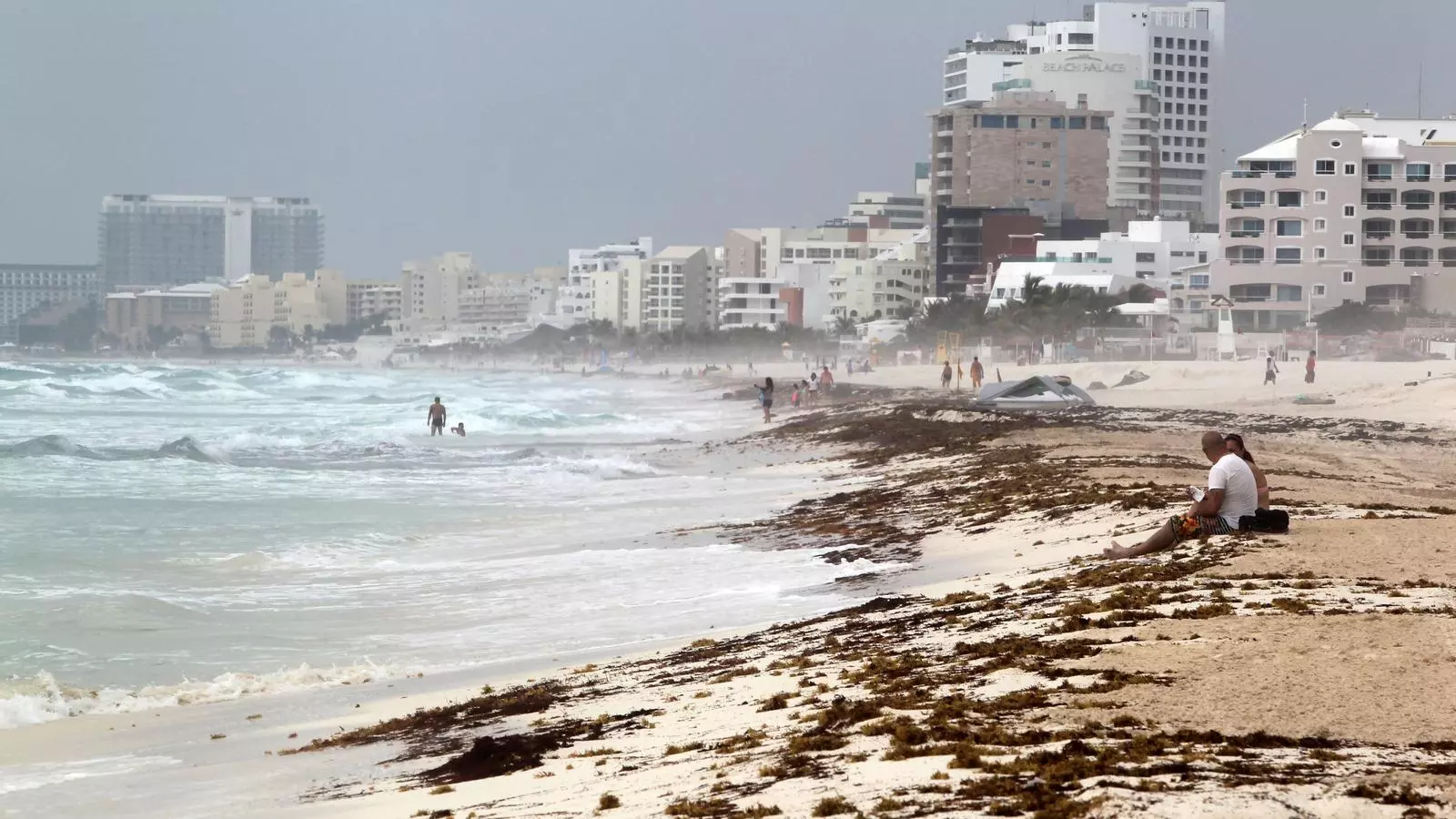 Una de les primeres platges de Quintana Roo que s'han vist afectades