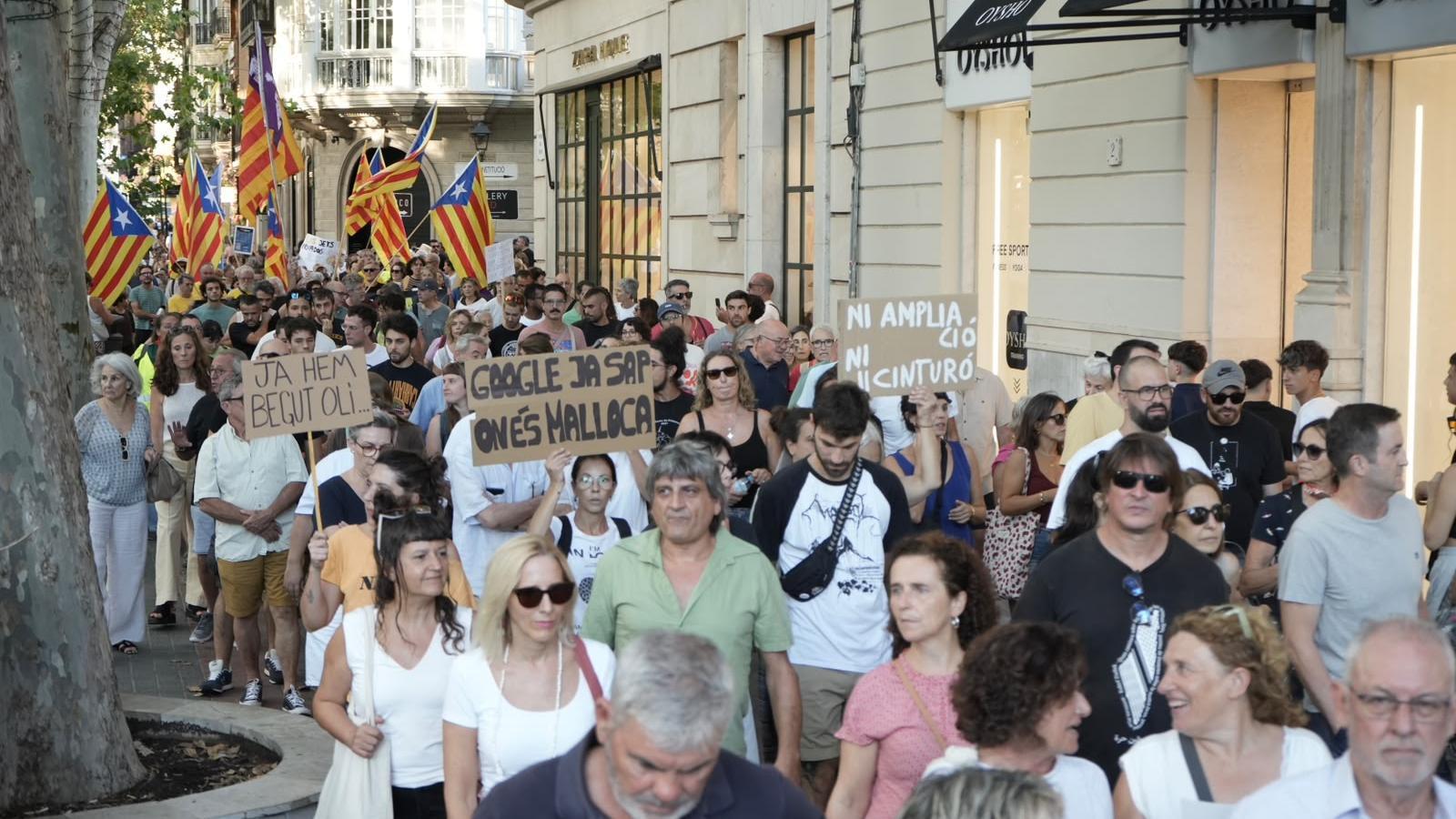 Protesters against the expansion of Son Sant Joan airport in the streets of Palma.