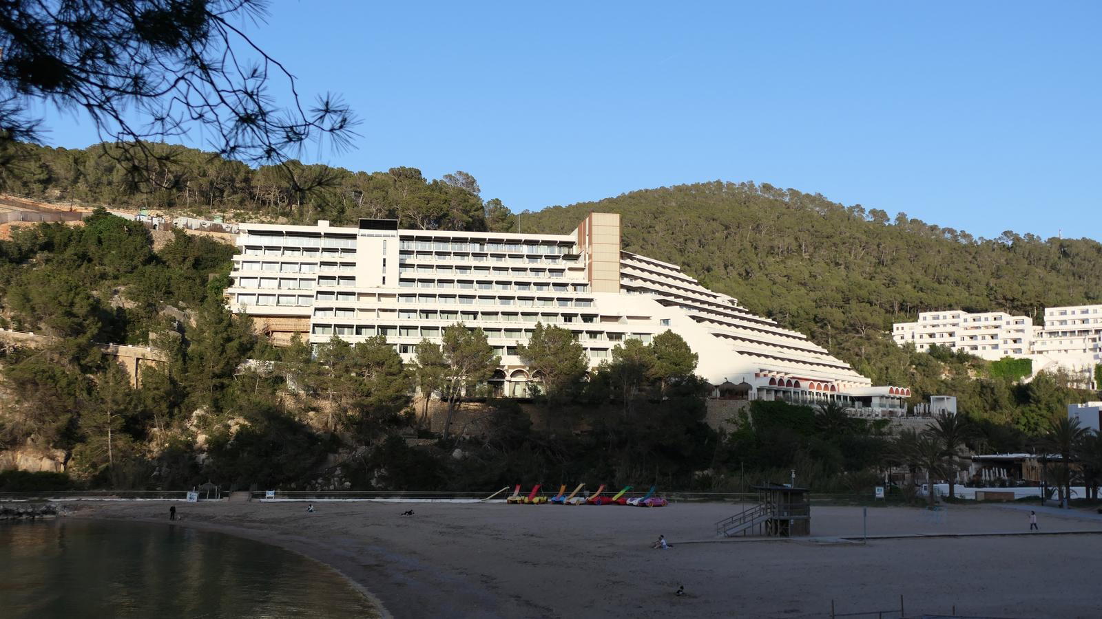 El Cala San Miguel Ibiza Ressort, un gegant de 196 habitacions que també s’ha passat a l’adult only.