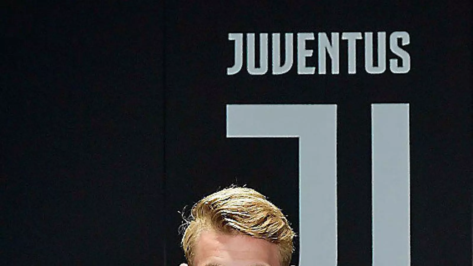 Matthijs de Ligt va firmar ahir el seu nou contracte, que el vincula amb el Juventus fins al 2024.
