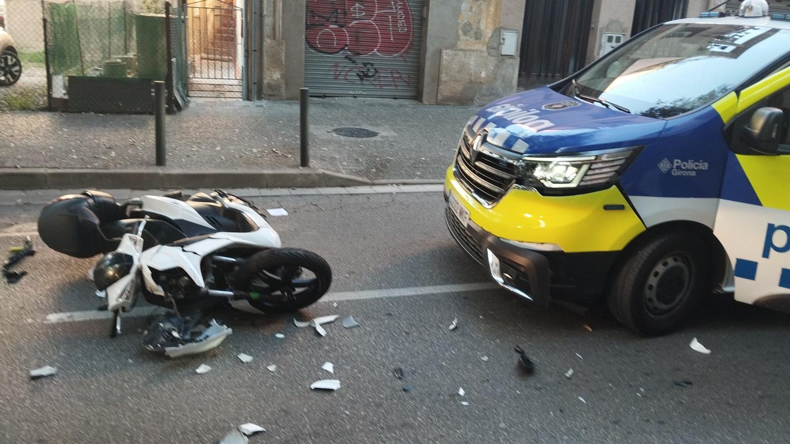 The stolen motorcycle that the young man arrested by the Girona police was riding.