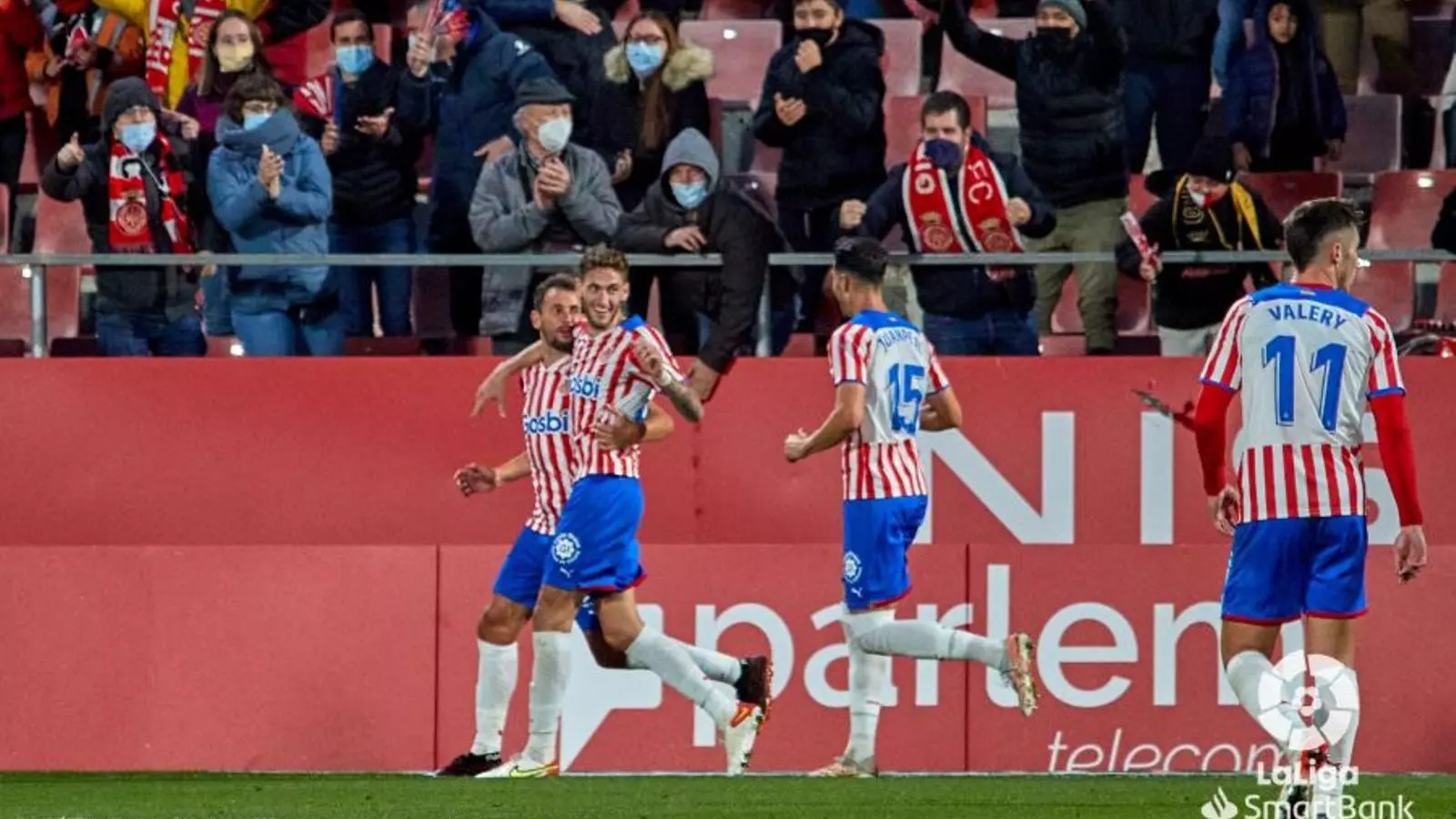Els jugadors del Girona celebrant el 2-0 de Stuani