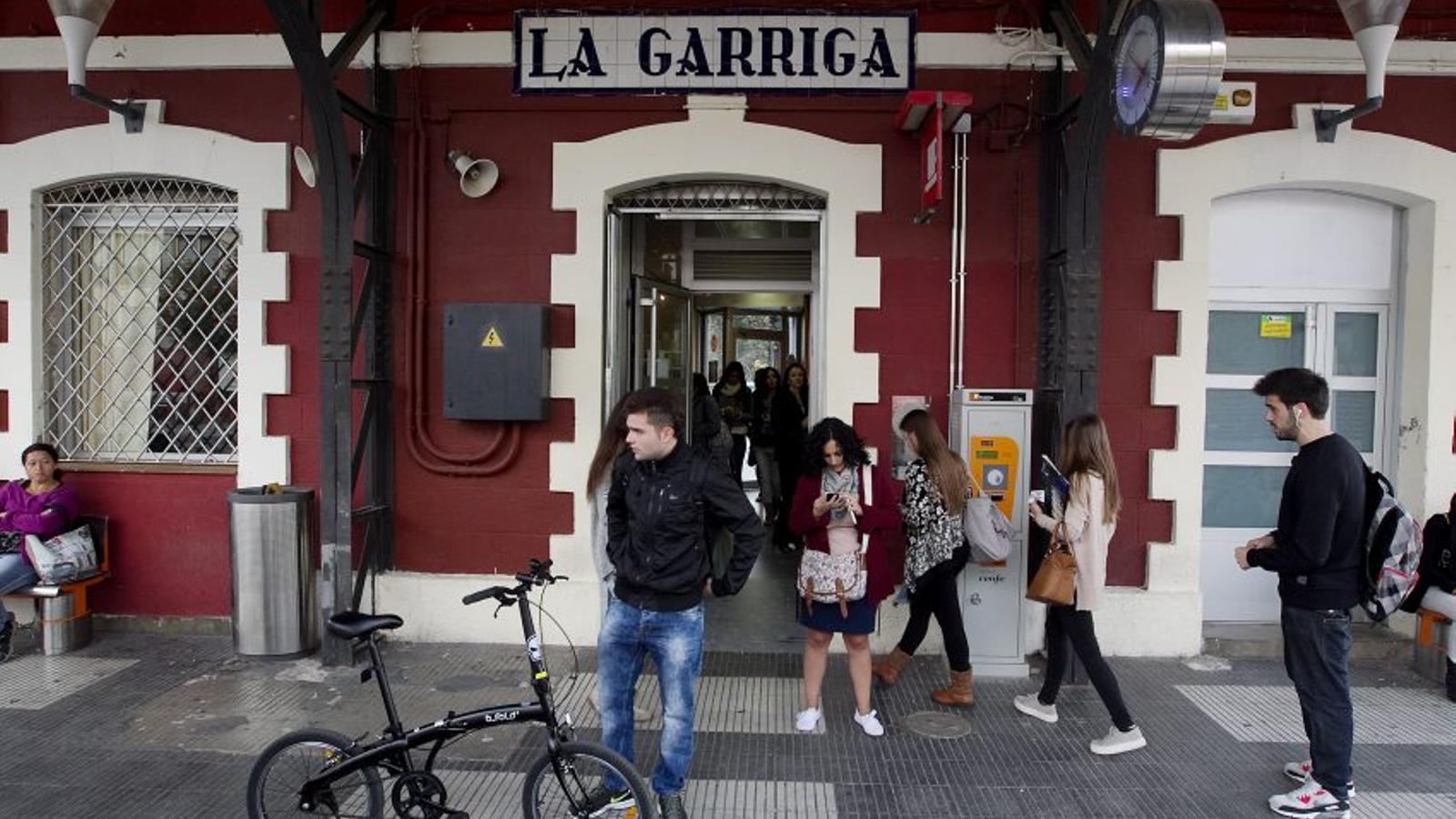 INICIO Y FINAL DE TRAYECTO: LA GARRIGA AHORA empezó el viaje por las diversas líneas de Cercanías en una estación de la R3, la más maltratada de todas.
