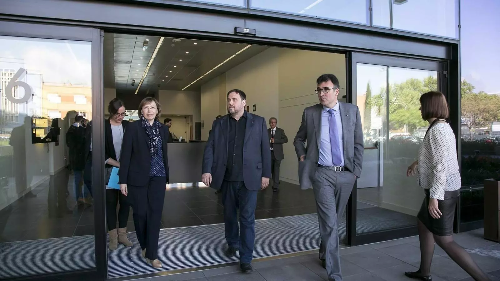 Oriol Junqueras i Lluís Salvadó, vicepresident i secretari d’Hisenda respectivament, en la recent inauguració de la nova seu de l’Agència Tributària de Catalunya.