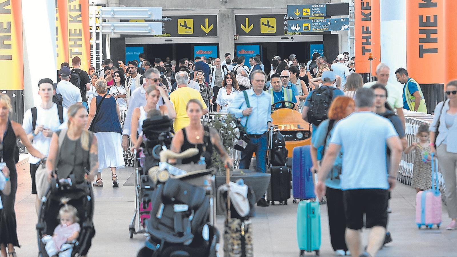 Arrival of passengers at Palma airport
