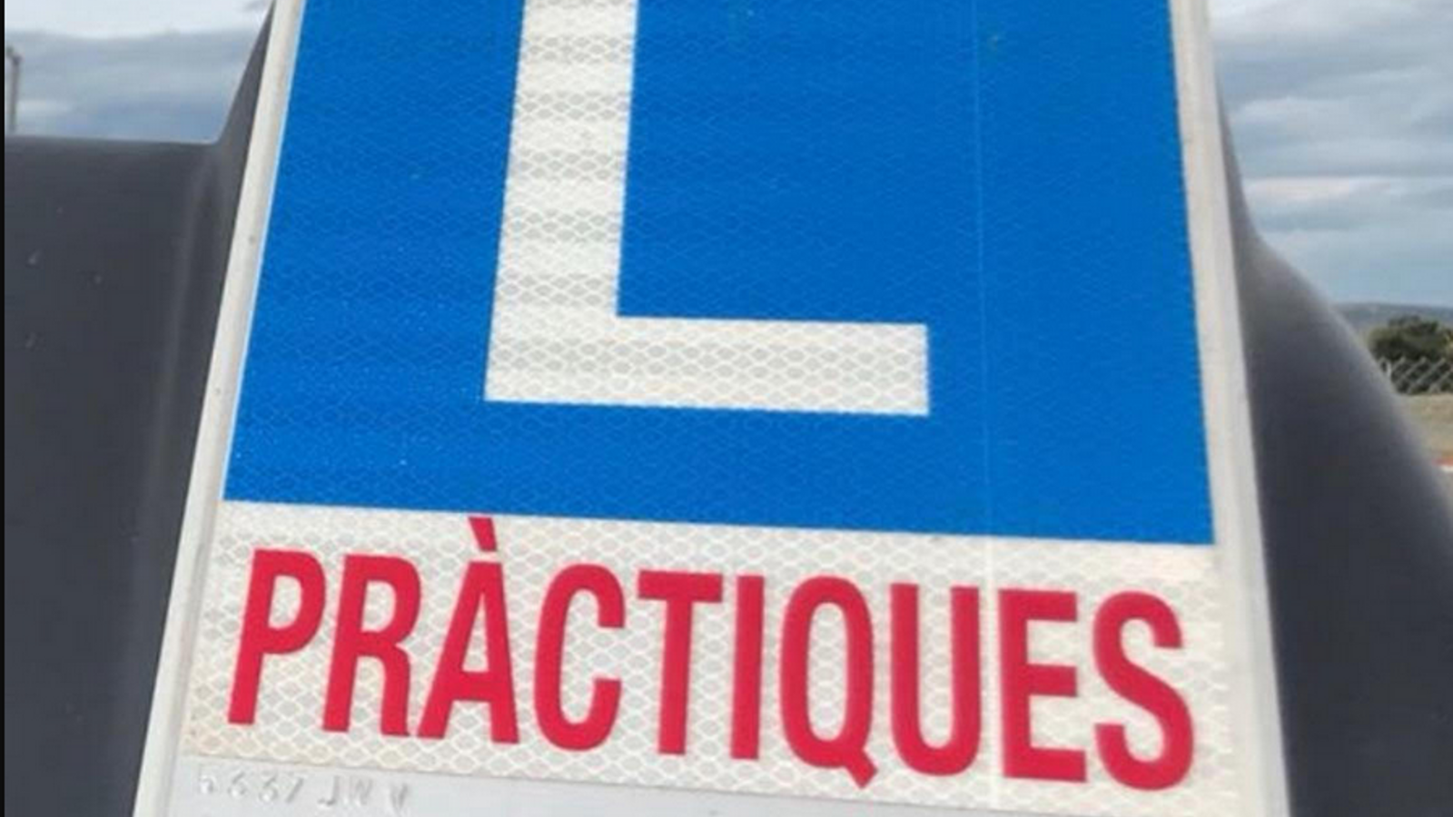 Placa per als conductors novells.