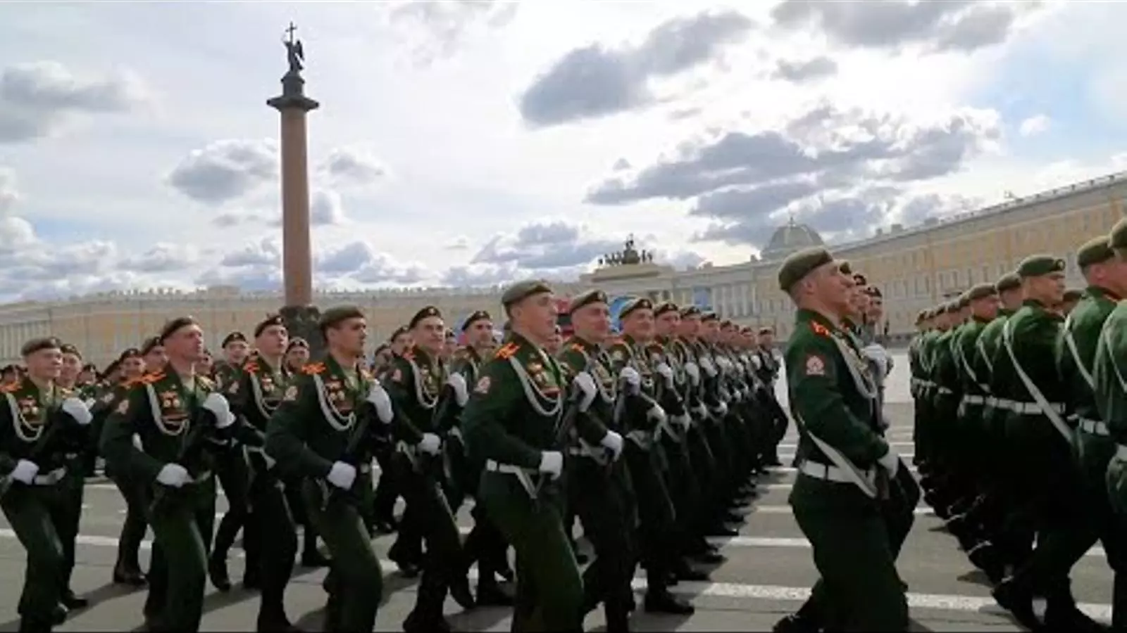 Desfile militar del Día de la Victoria al centro de Moscú