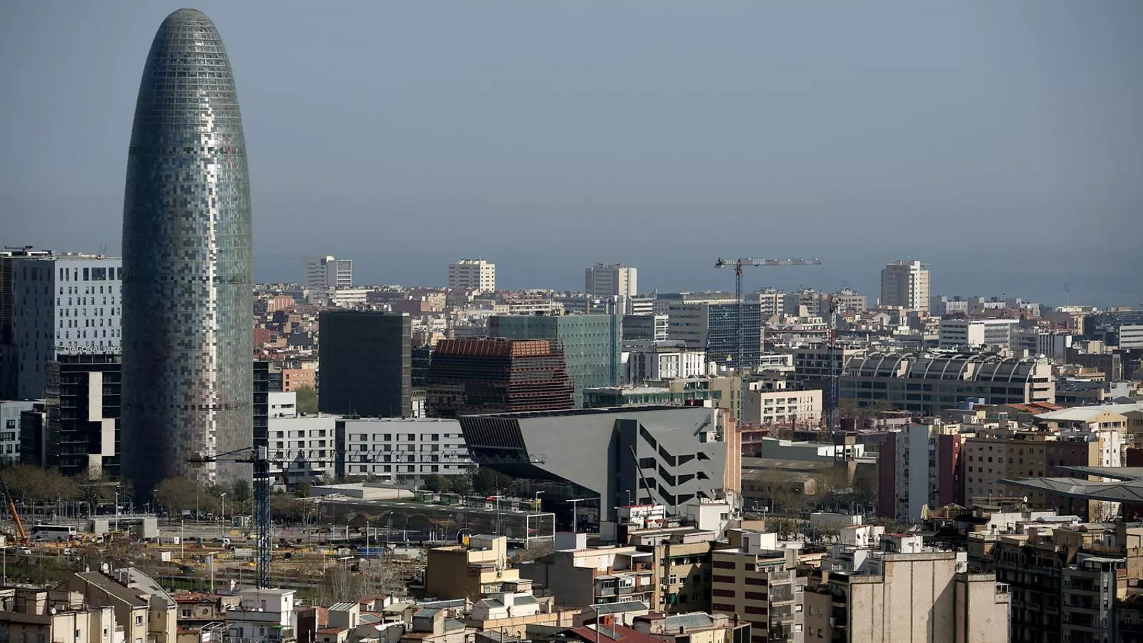 La Torre Agbar, l’edifici que Barcelona ofereix com a seu per a l’Agència Europea del Medicament si l’organisme s’instal·la a la ciutat.