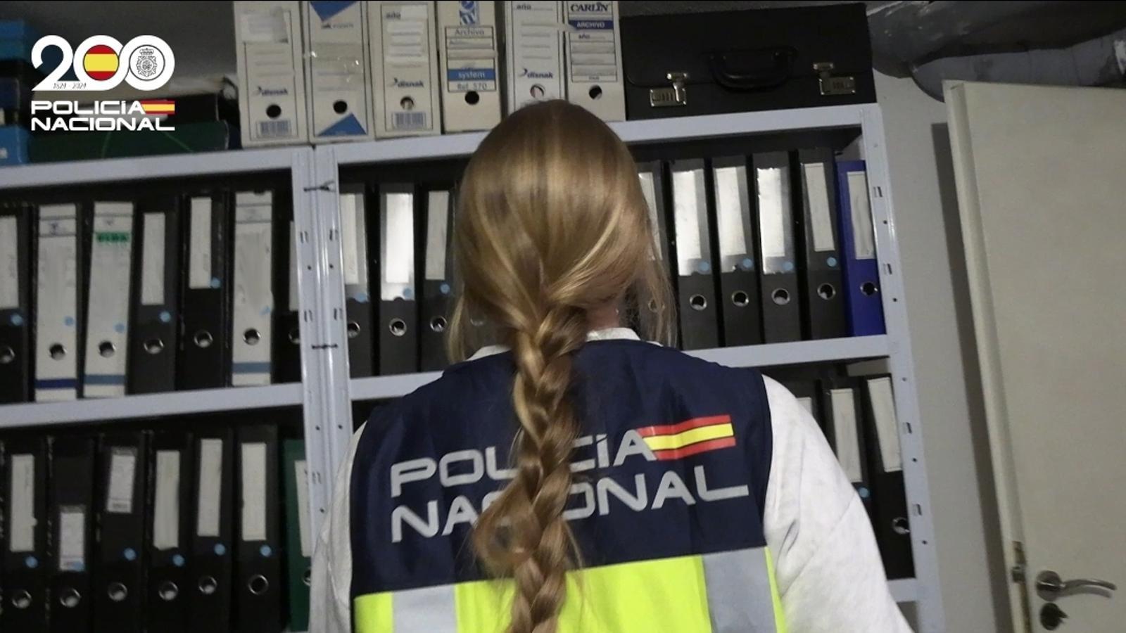 Una investigadora de la Policía Nacional.