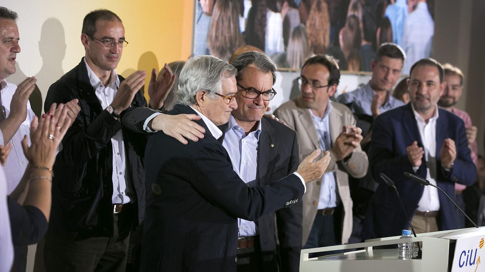 DESENLLAÇ INESPERAT
 Pocs a CiU comptaven amb una derrota de Trias, que complica els plans de Mas.