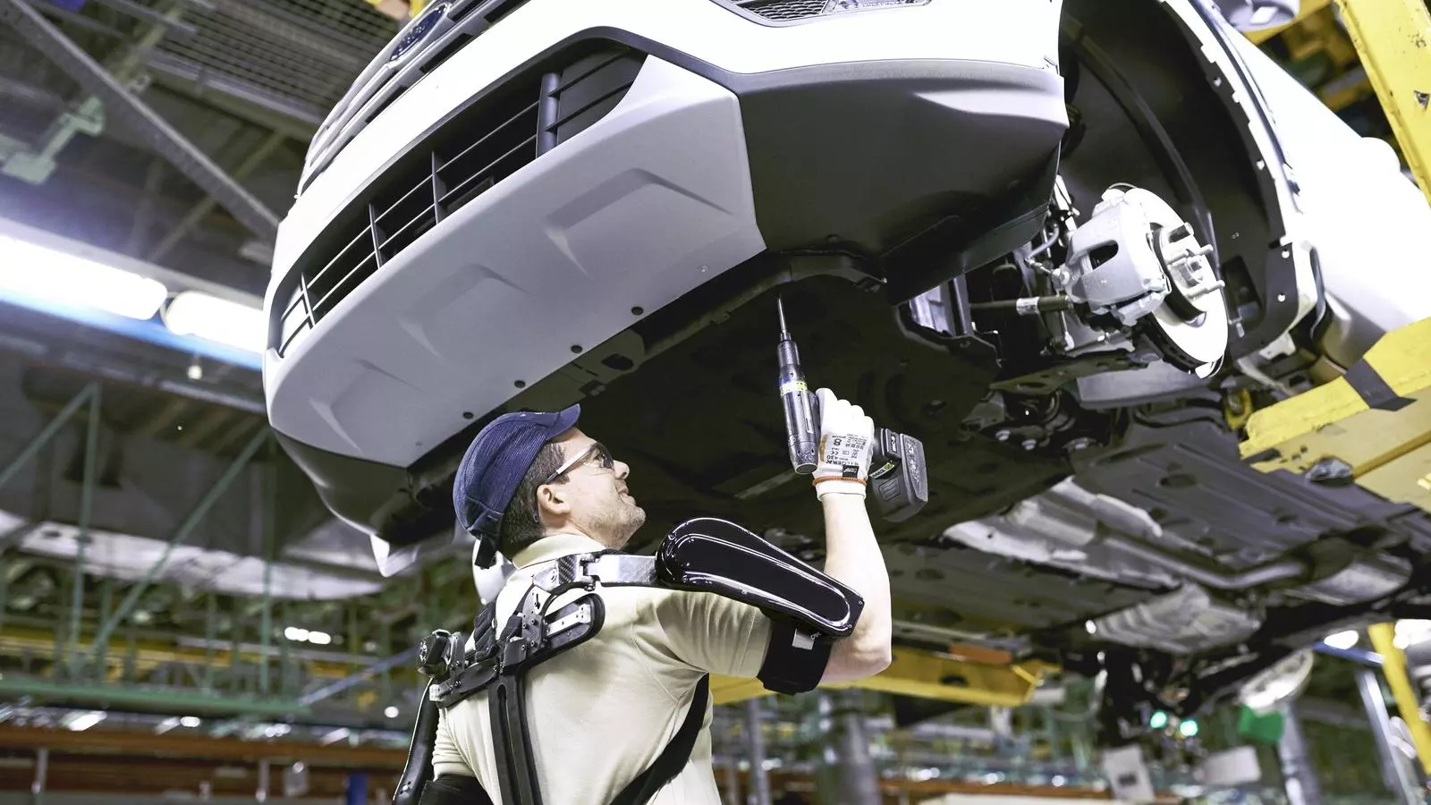 Ford comença a utilitzar exoesquelets a Almussafes (Vídeo)
