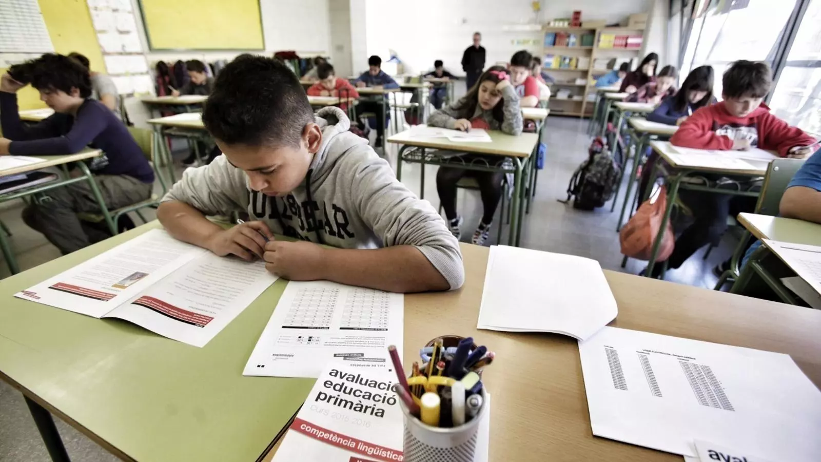 Alumnes de sisè de primària fent proves, en una imatge d'arxiu.