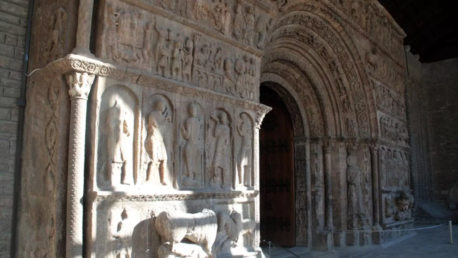 Portalada del monestir de Ripoll / LAURA BUSQUETS/ACN