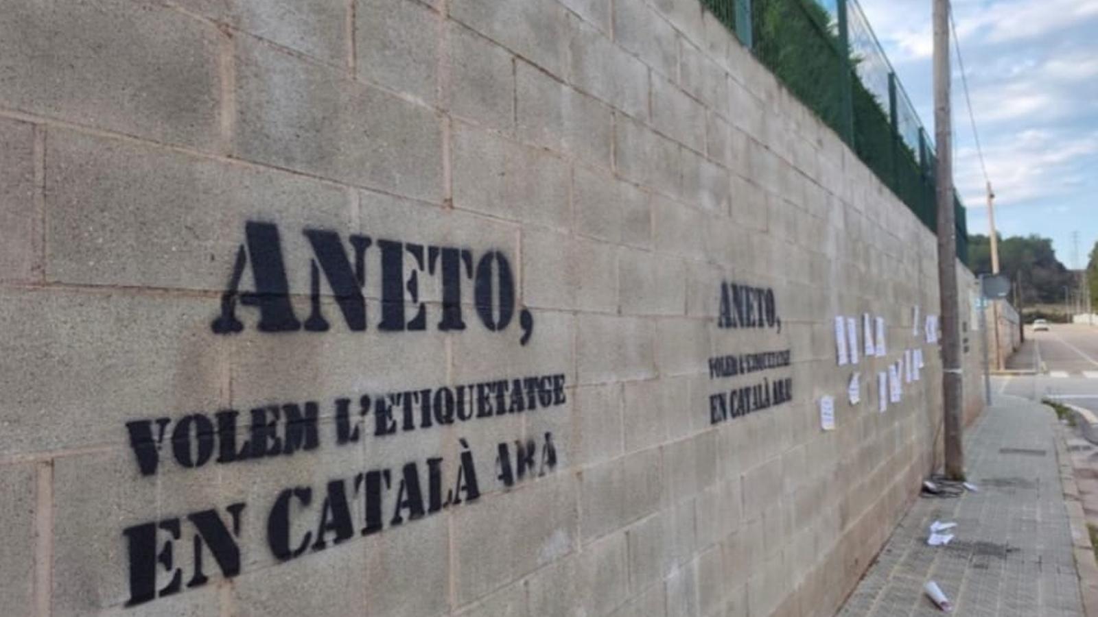 Graffiti that has appeared around the Aneto factory in Artés.