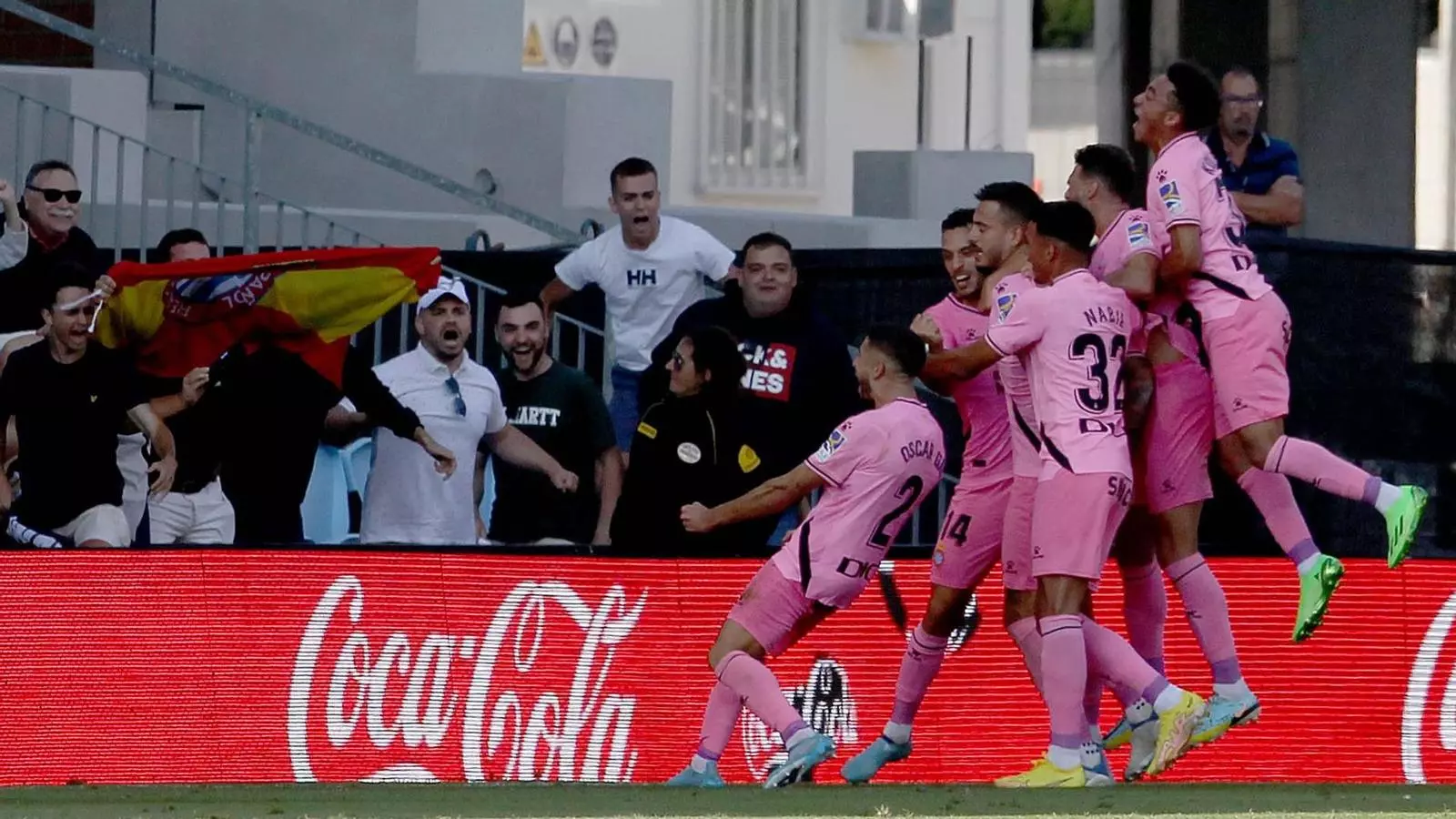 Joselu, celebrant amb els companys el gol de l'empat de l'Espanyol al camp del Celta