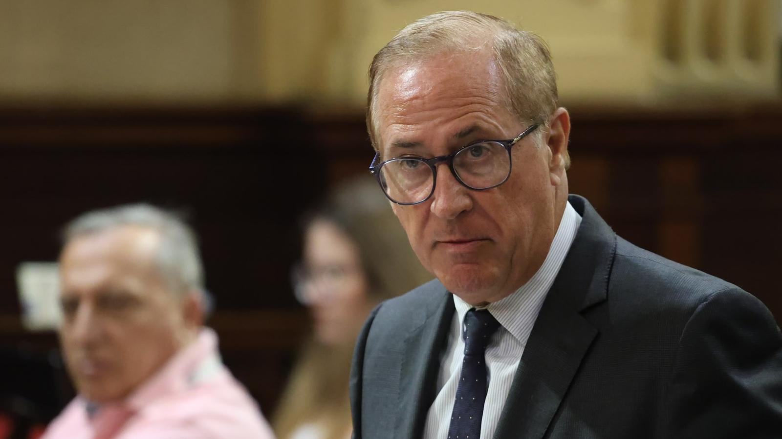 The minister Juan Manuel Lafuente during the plenary session of the Parliament.