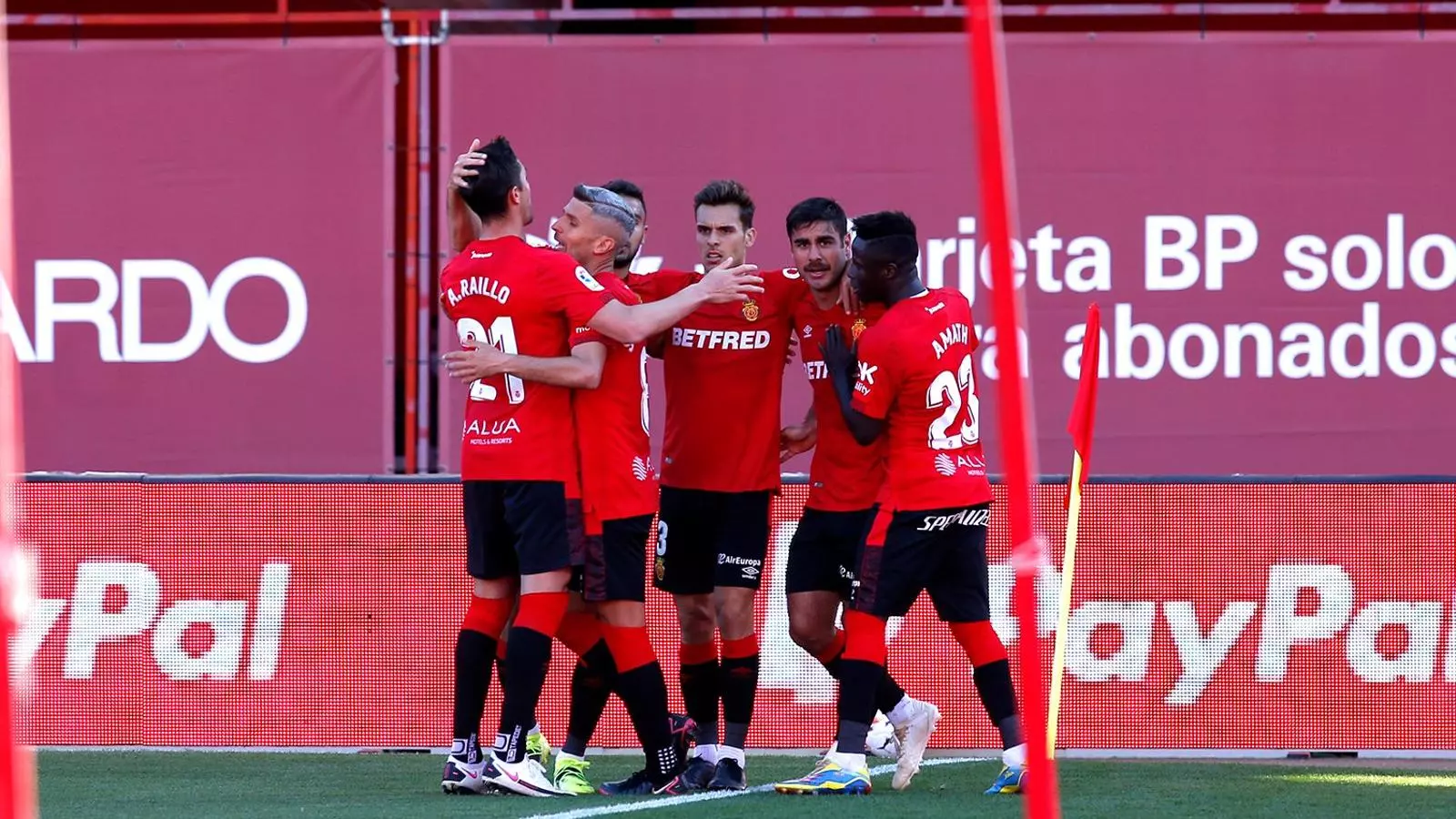 Els jugadors del Mallorca celebren el gol d'Abdón