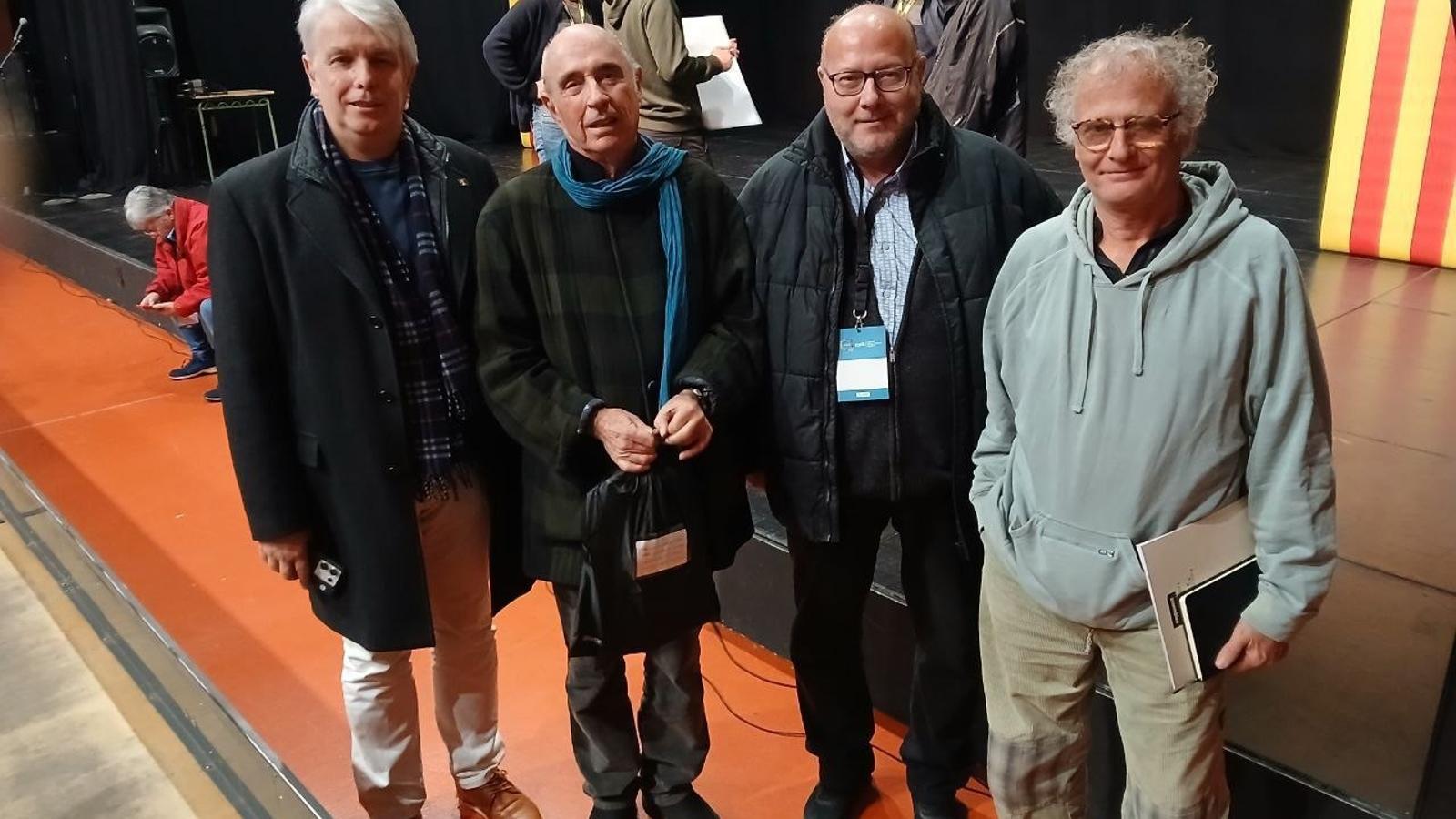 Jaume Valls, on the left, at an internal event of the Assembly, when he was treasurer and Lluís Llach, president