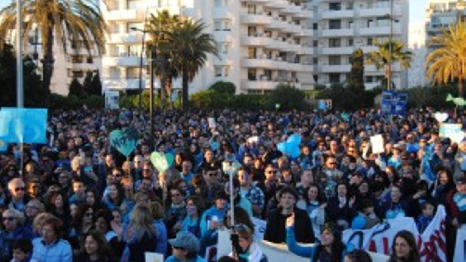 Una manifestació contra les prospeccions. / ESNOUDIARI