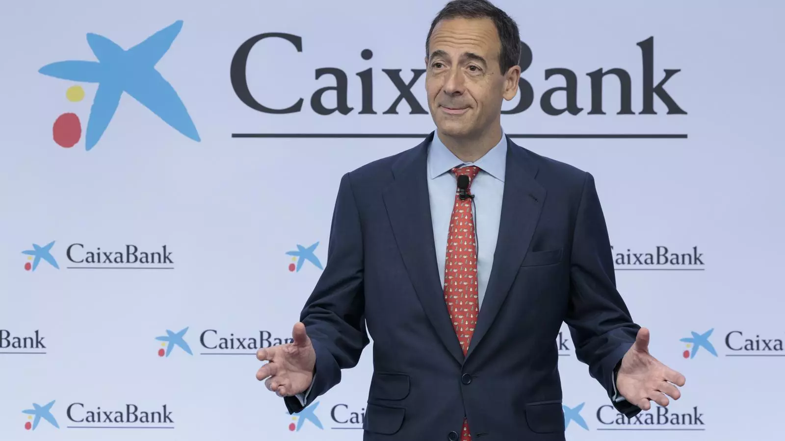 El conseller delegat de CaixaBank, Gonzalo Gortázar, durant la presentació dels resultats de l'entitat durant el primer trimestre del 2022, celebrada aquest divendres a València.