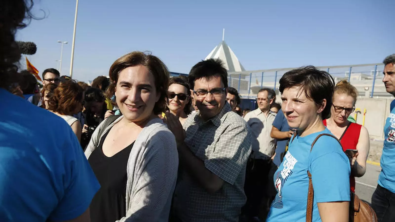 L'alcaldessa de Barcelona, Ada Colau, amb Gerardo Pisarello i Laia Ortiz
