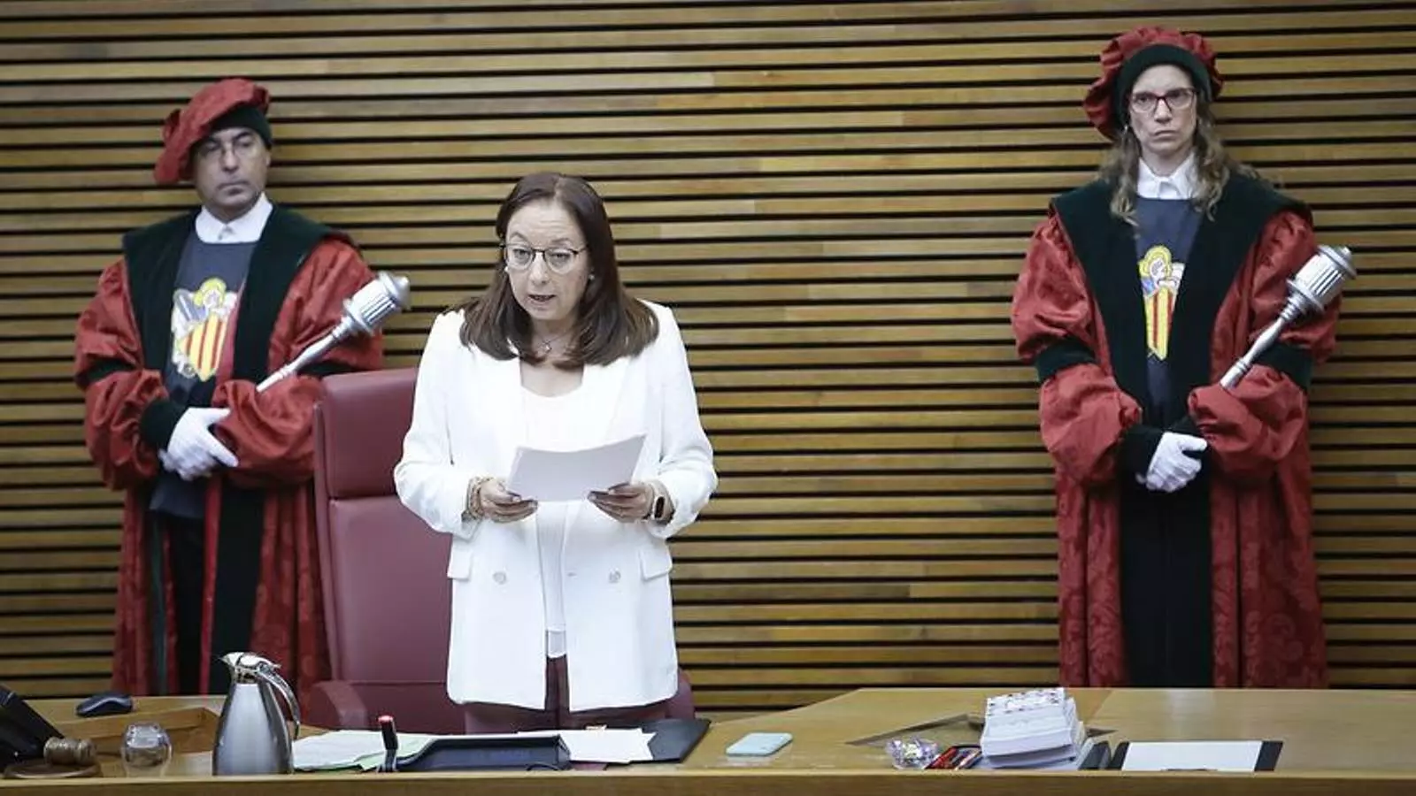 La nova presidenta de les Corts Valencianes, Llanos Massó, poc després de ser escollida