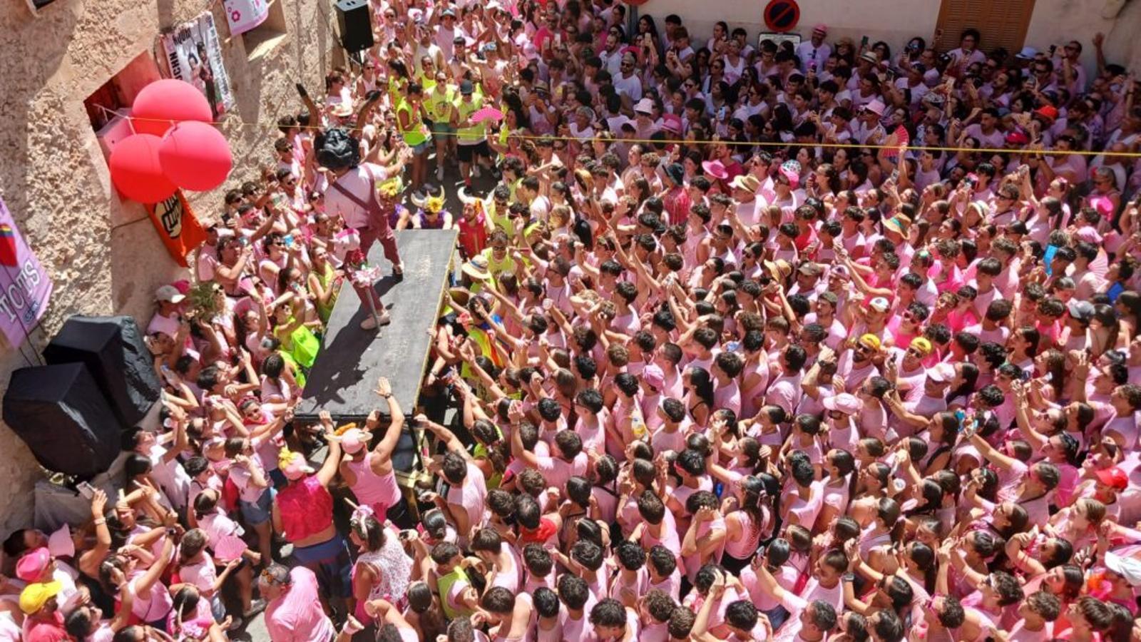 Sineu, ple de gom a gom per viure un any mes el Much