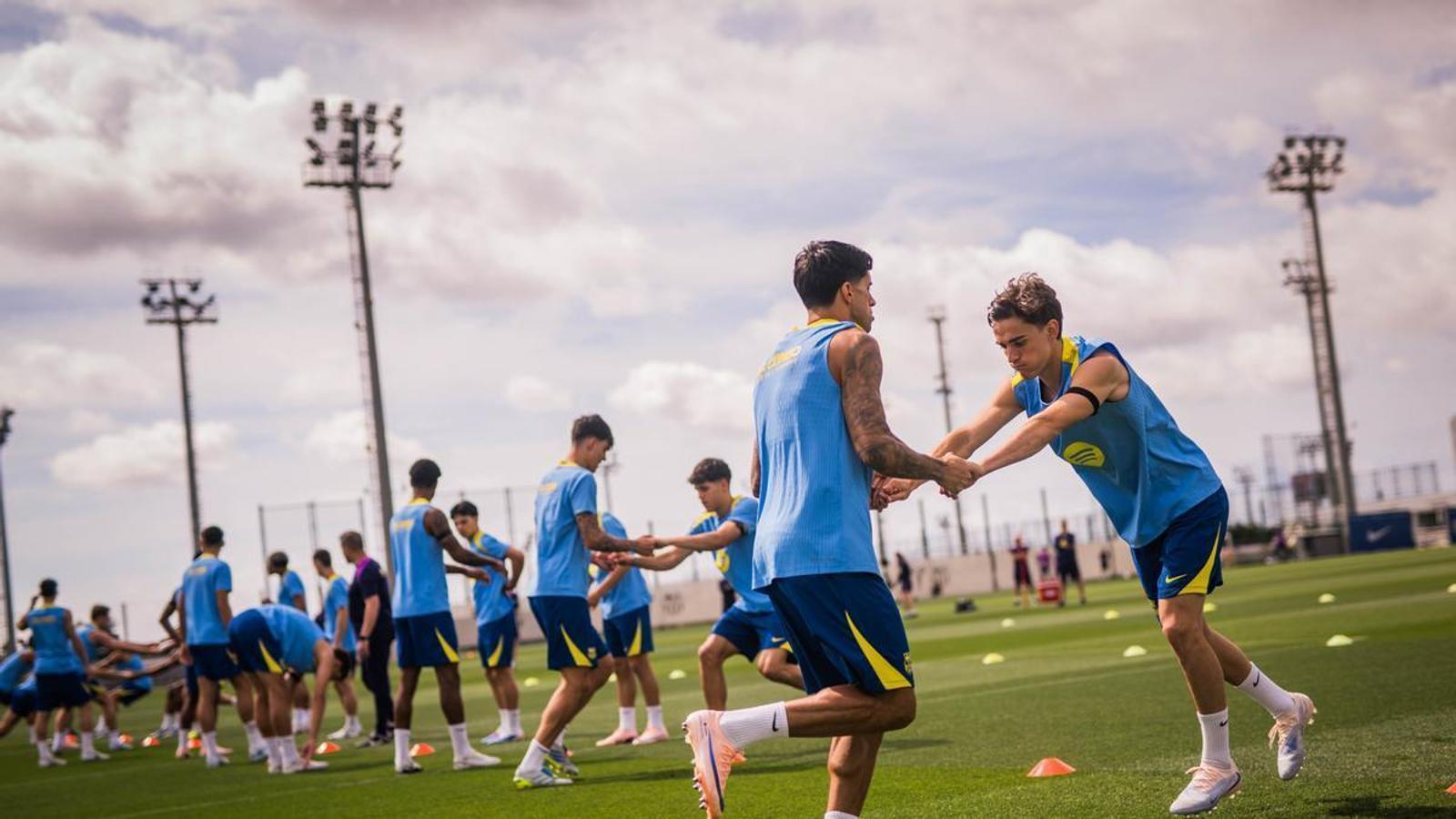 Los jugadores del primer equipo de F.C Barcelona en una sesión de físico en la ciudad deportiva Joan Gamper
