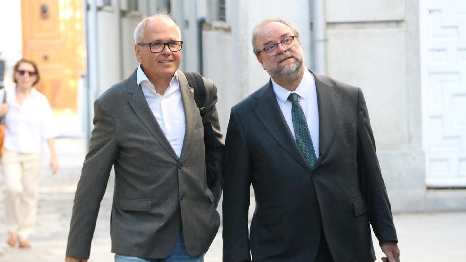 Félix Alonso and his lawyer, Àlex Solà, arriving at the Supreme Court