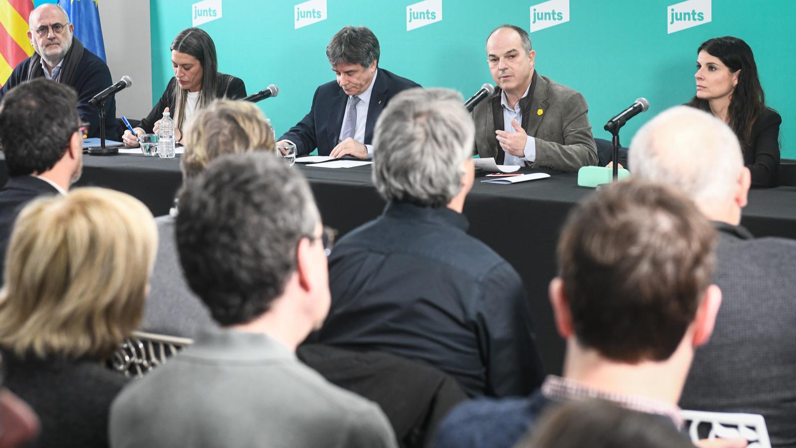 La cúpula de Junts en una reunión en Perpiñán.