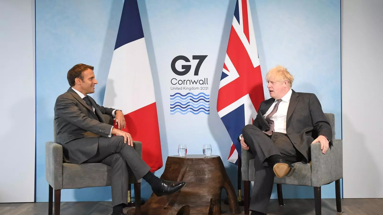 Emmanuel Macron i Boris Johnson, en els moments previs a la trobada bilateral que han mantingut aquest dissabte a Cornualla, en la cimera del G7