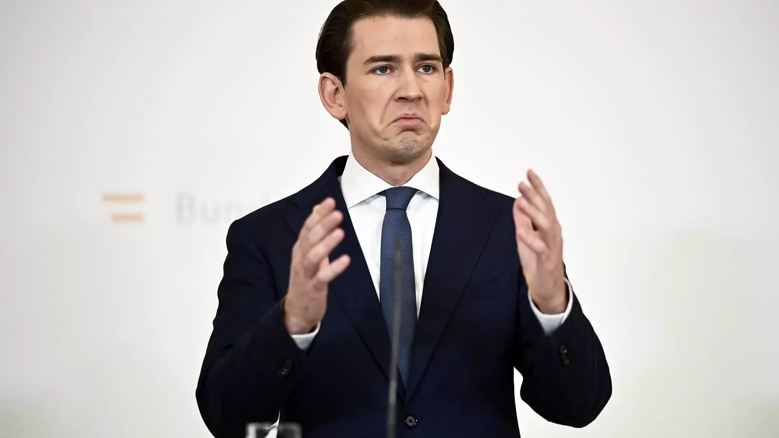 El canciller austriac Sebastian Kurz en la roda de premsa en que ha comunicat la seva renúncia