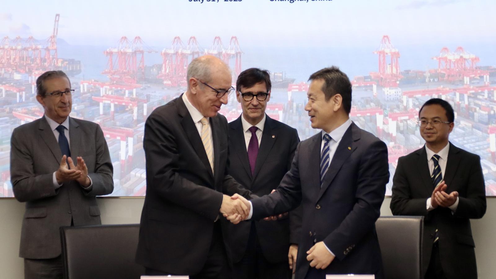 The president of the Port of Barcelona, Jose Alberto Carbonell, and the vice president of the Port of Shanghai, Sam Liu.