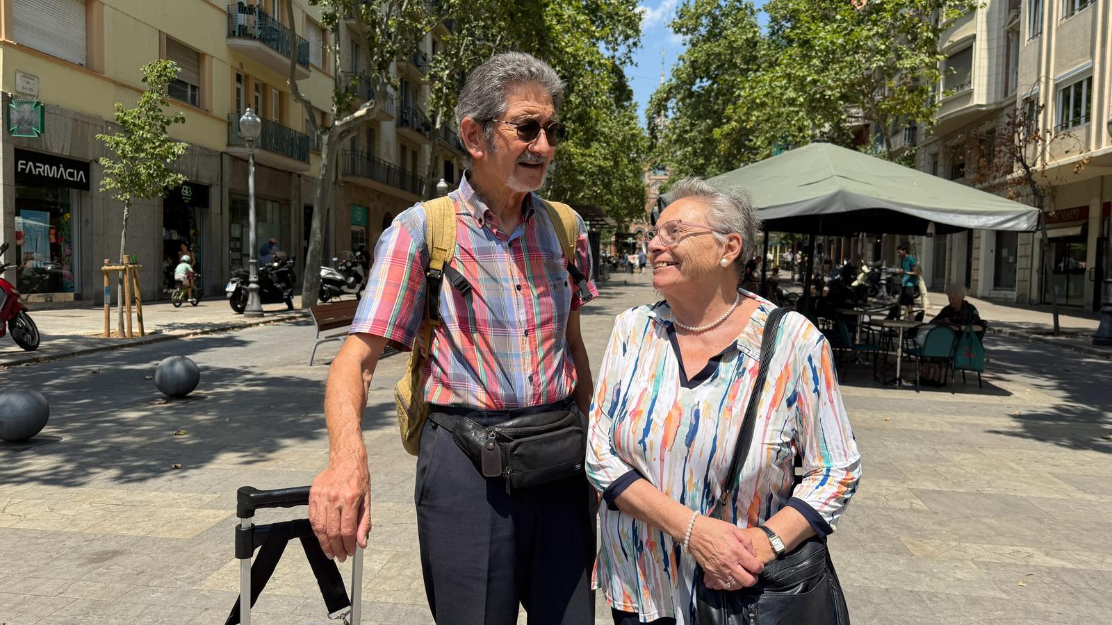 Joan Quintanilla y Conxi Ventura en la avenida Gaudí de Barcelona