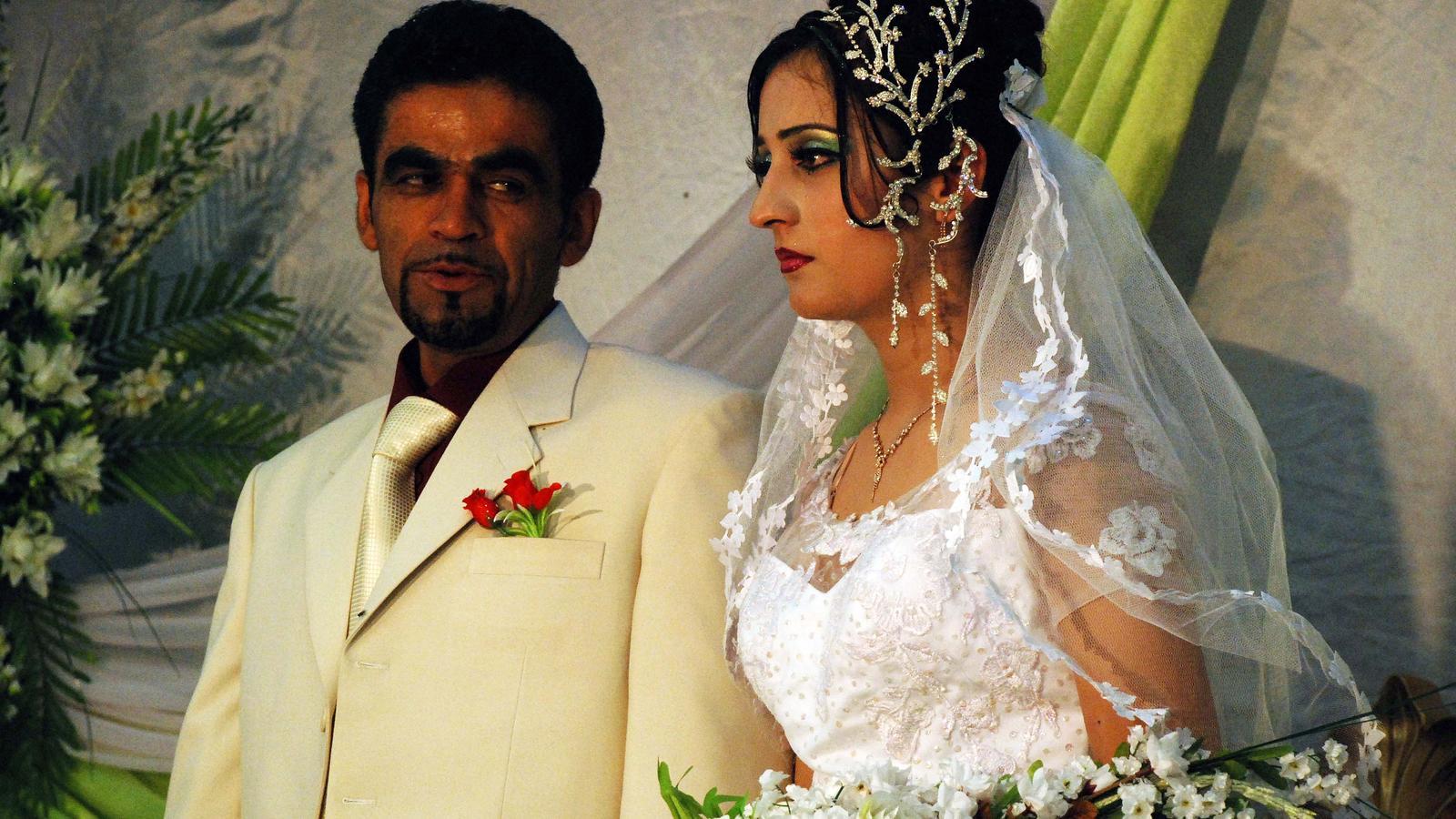 Una chica, a punto de echarse a llorar el día de su boda en Kabul.