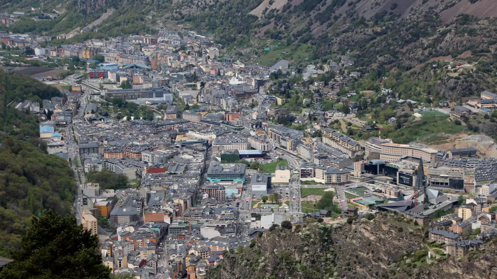 Vista general de les parròquies centrals del país / M.T.