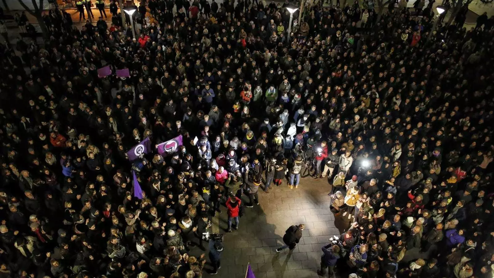Unas 4.000 personas se han concentrado en Sabadell para mostrar el rechazo a la violación múltiple