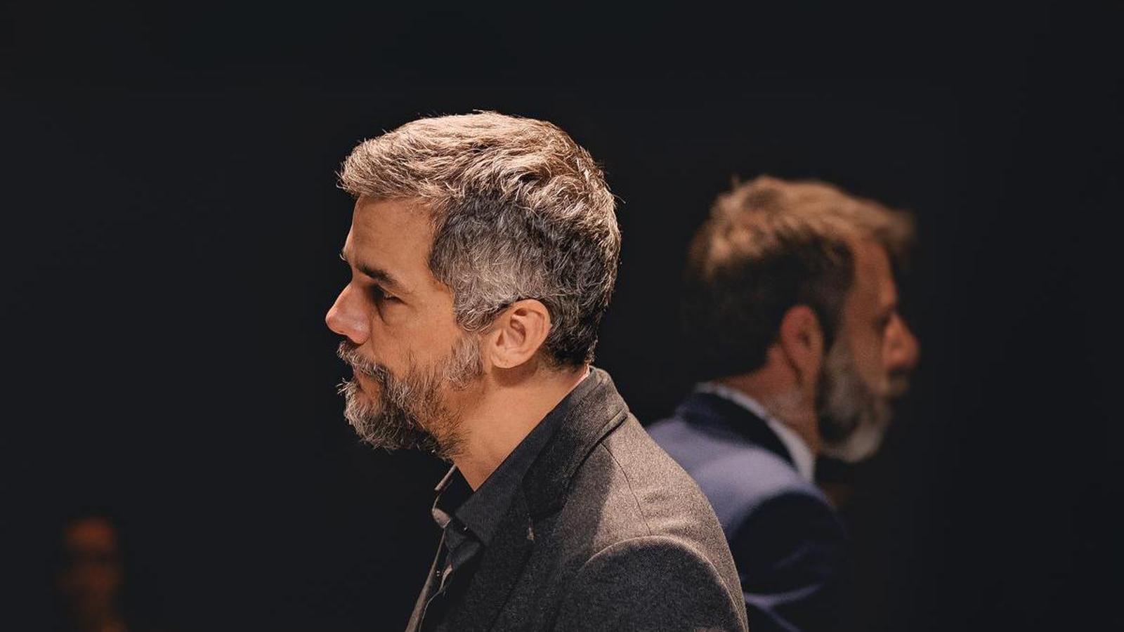 Wagner Moura in a scene from the show 'Um juglamento'