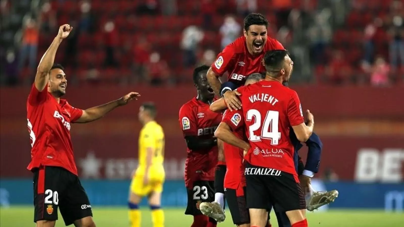 Els jugadors del mallorca celebren un dels gols