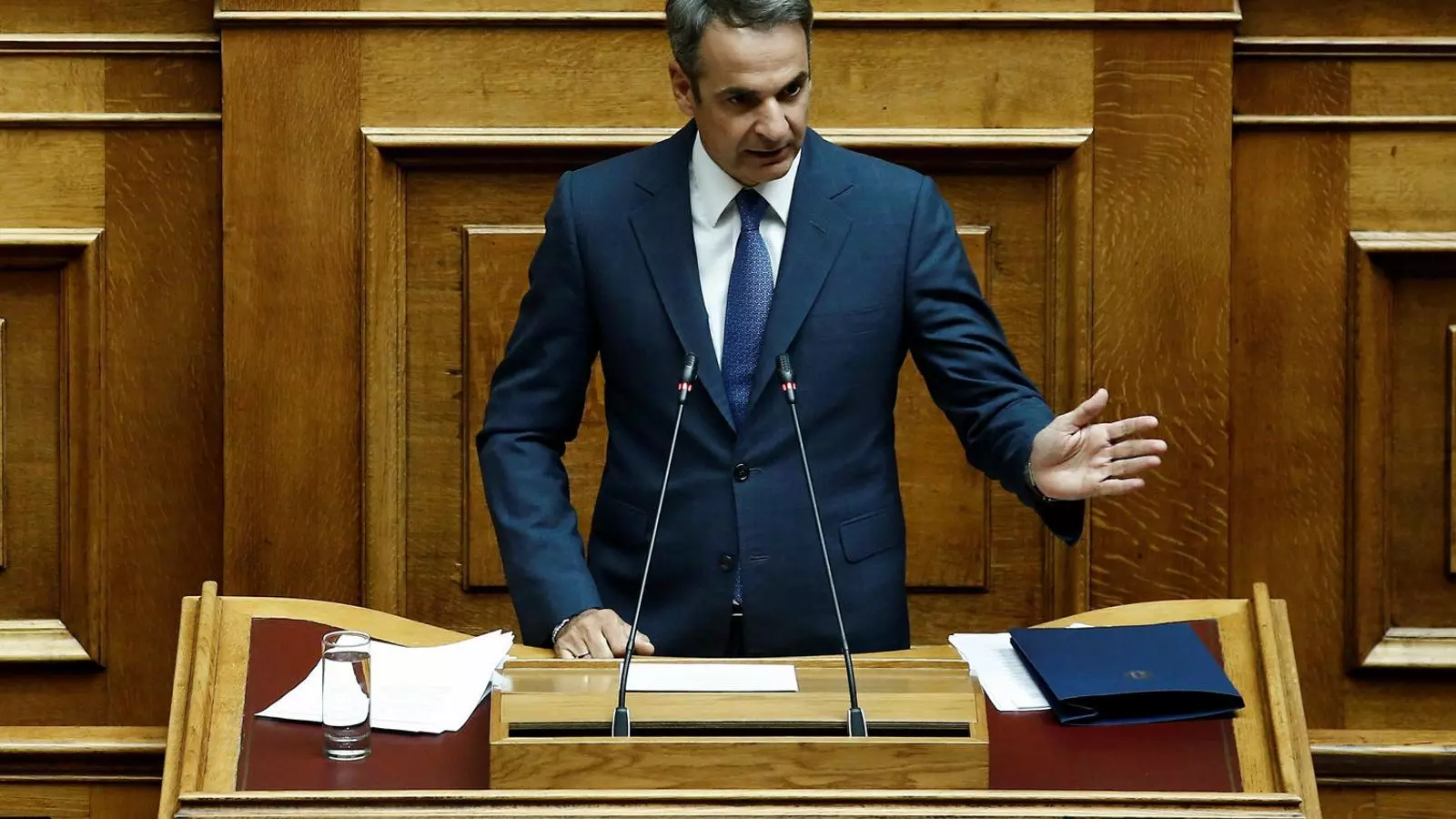 El primer ministre, Kiriakos Mitsotakis, durant la compareixença al Parlament.