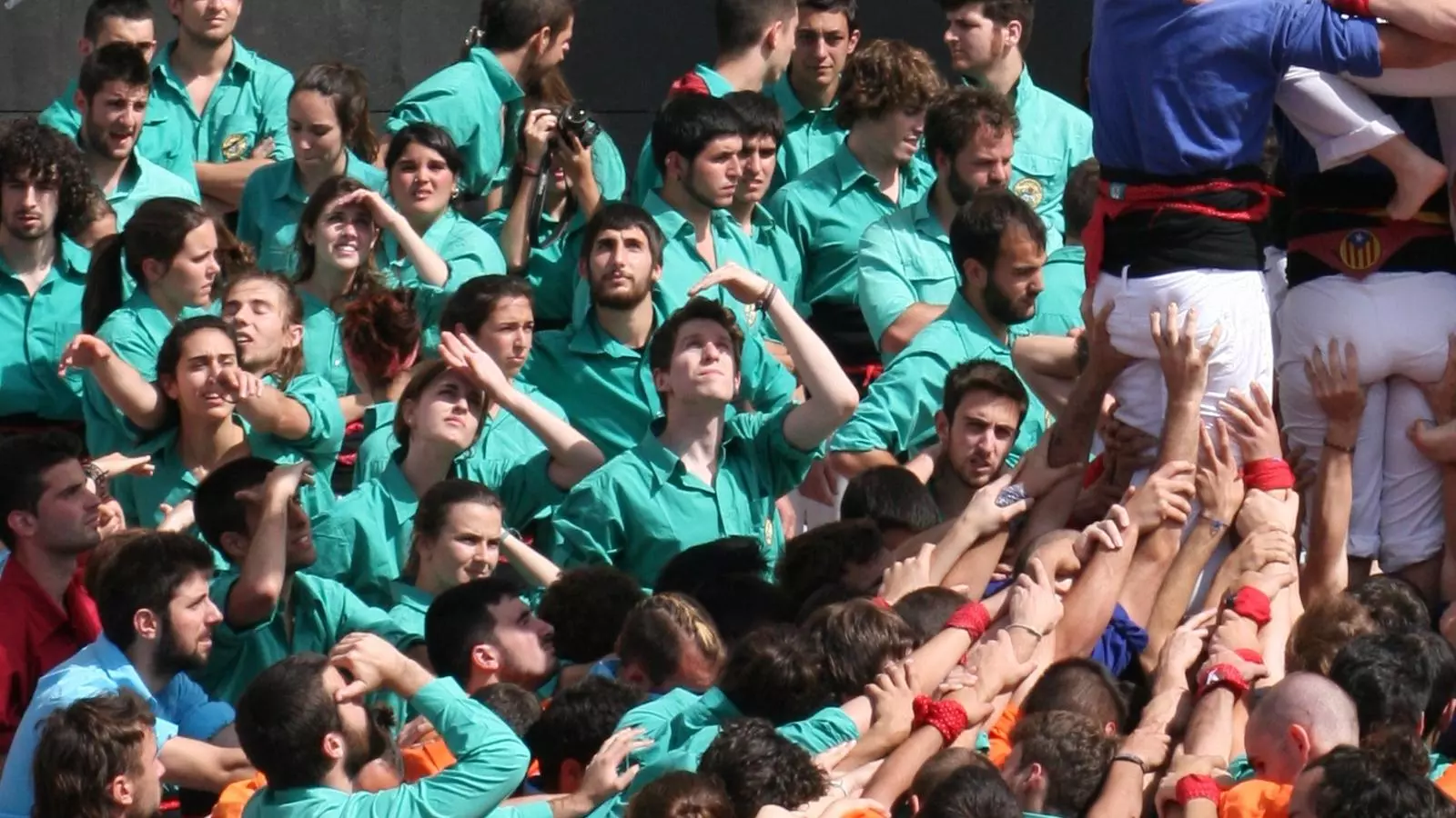 Els Arreplegats es desmarquen dels fets ocorreguts dissabte a la plaça de la Vila / EFREN GARCIA
