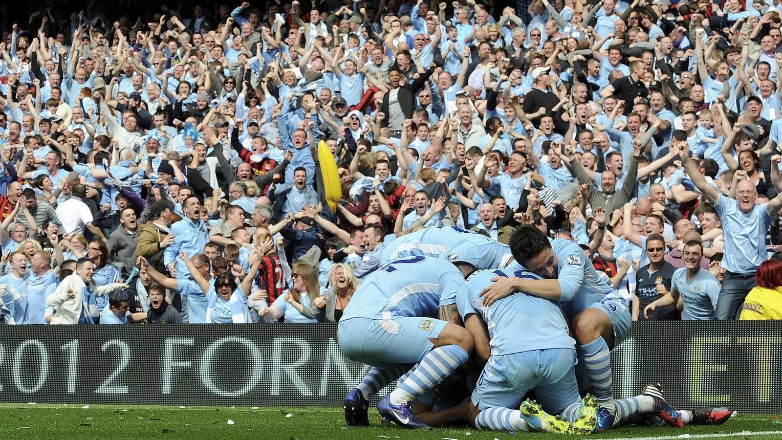 Els jugadors del Manchester City, celebrant un gol