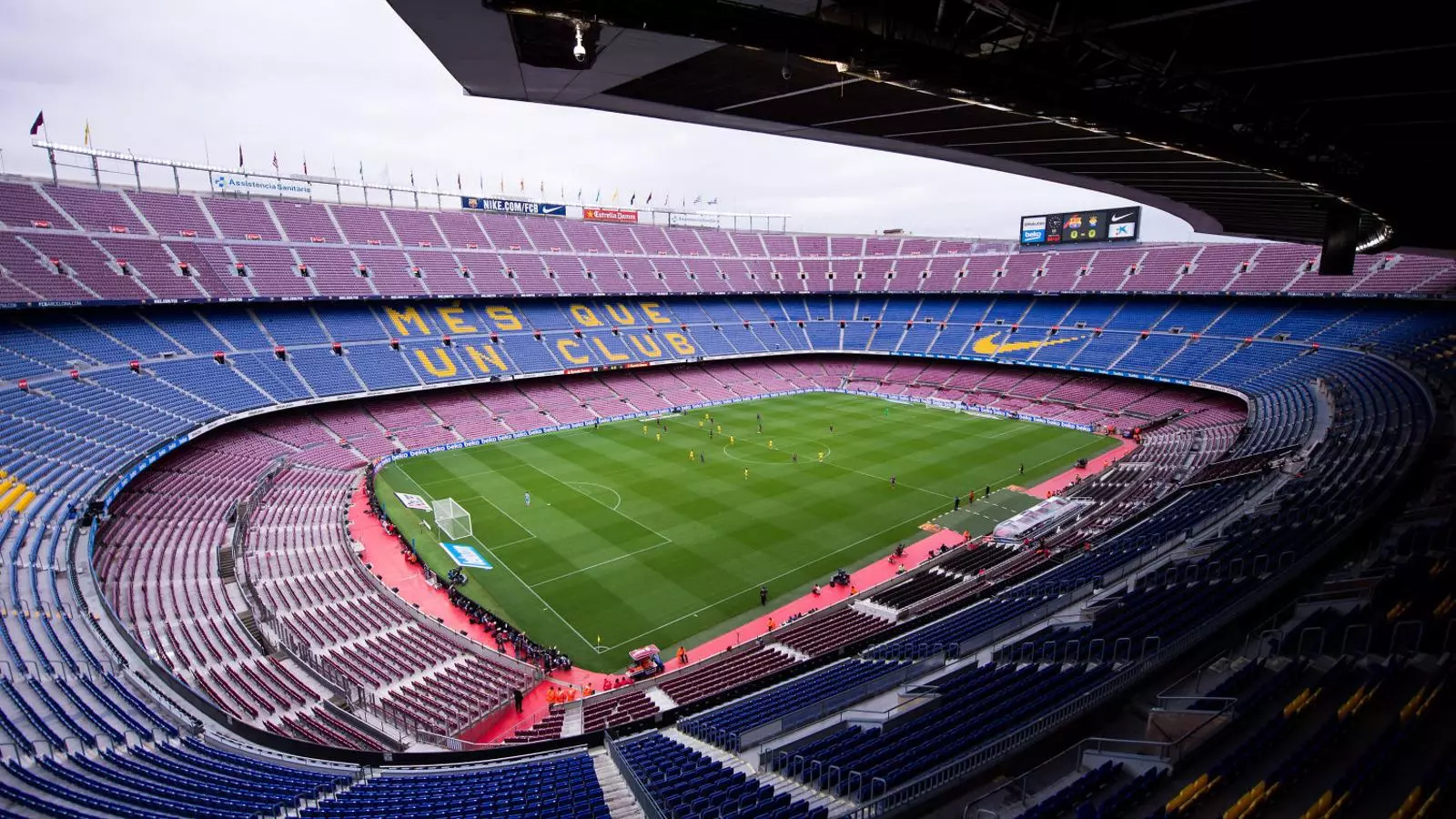 La imatge del Barça jugant a porta tancada va fer la volta al món.