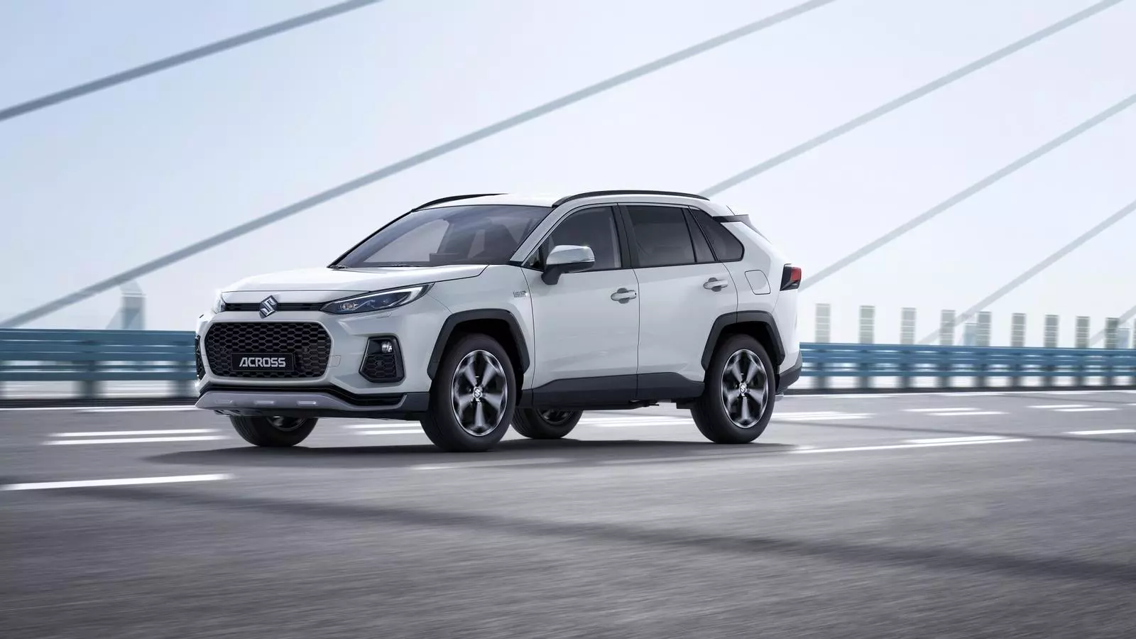 Suzuki Across: un Rav4 disfressat