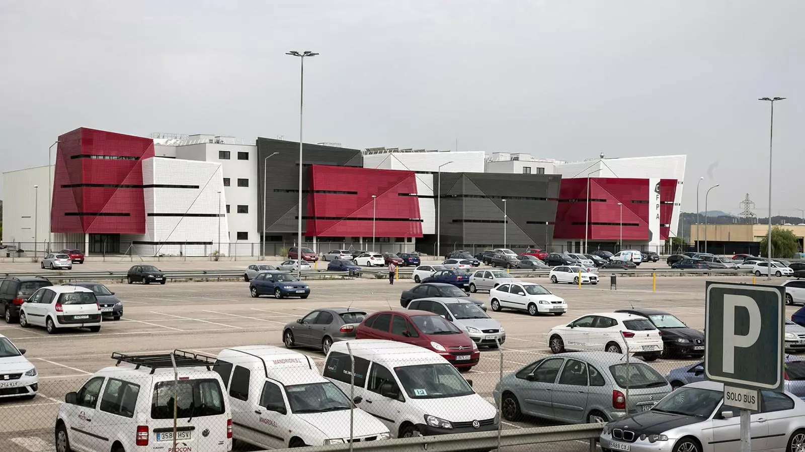 “És un centre fantasma”, diu l’Ajuntament sobre el centre de formació professional, que porta quatre anys buit.