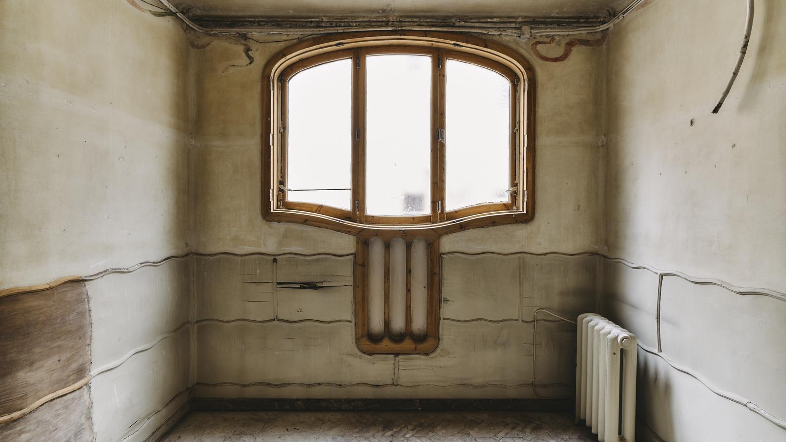 One of the windows of the last original dwelling of Casa Batlló