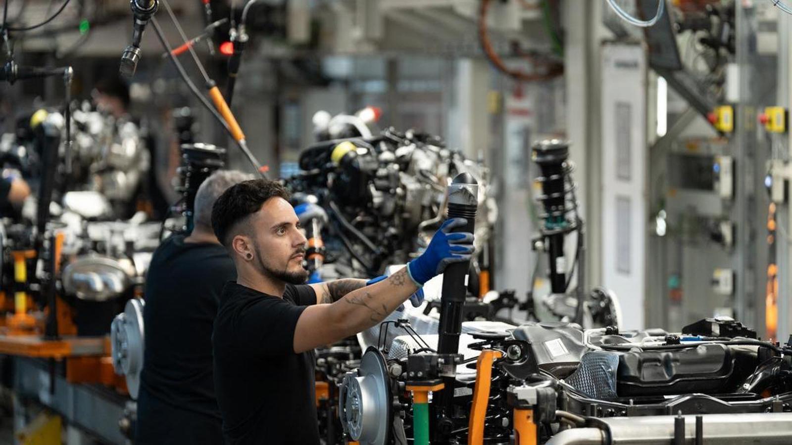 Workers on the Cupra León production line in an archive image, in Martorell, Barcelona.